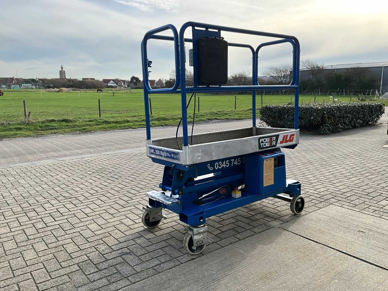 2009 JLG POWER TOWER AERIAL PLATFORM - Emelő: 3 kép. 2009 JLG POWER TOWER AERIAL PLATFORM - Emelő: 3 kép.