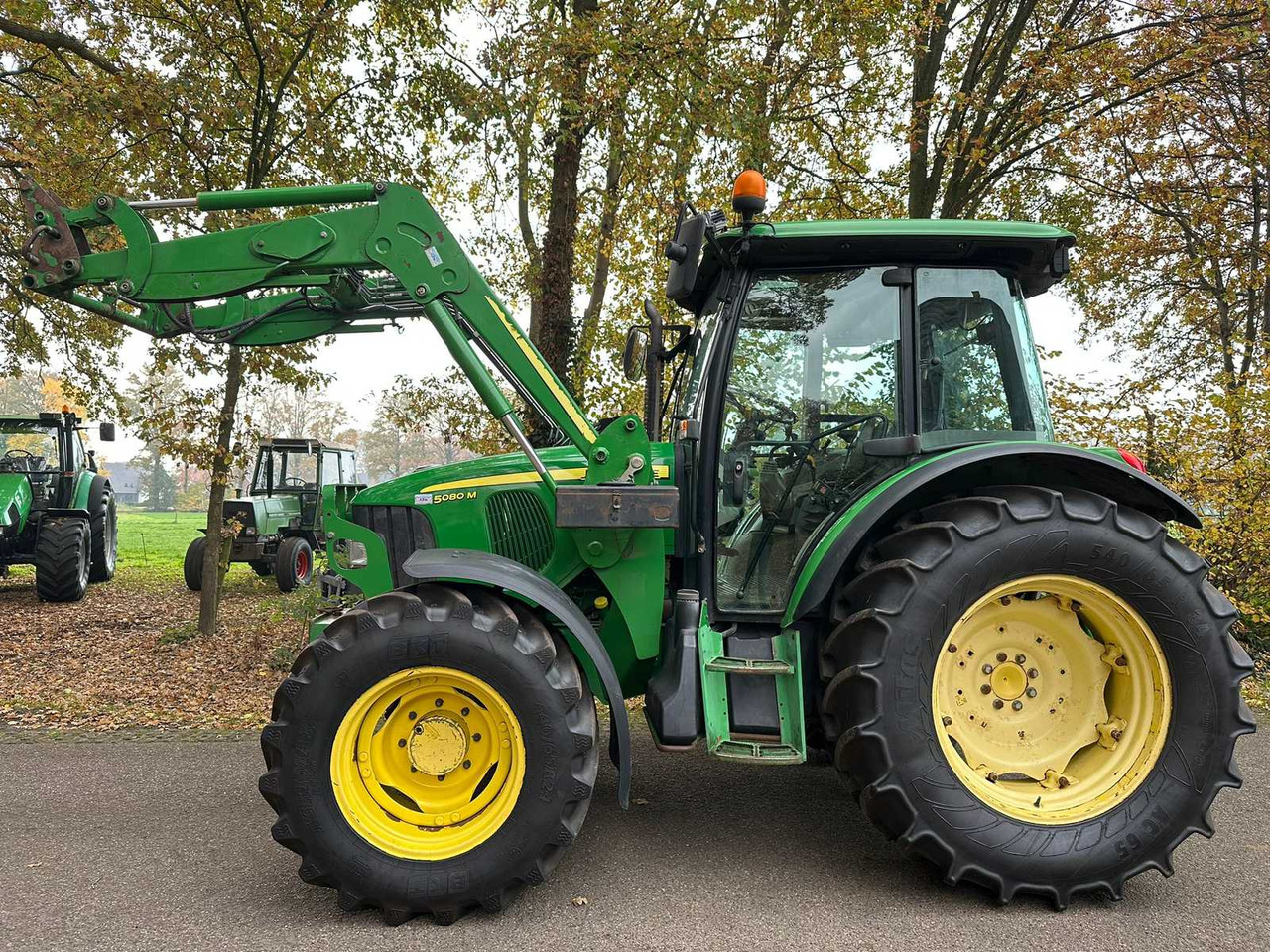 2011 JOHN DEERE 5080M FOUR WHEEL DRIVE FARM TRACTOR - Traktor: 2 kép. 2011 JOHN DEERE 5080M FOUR WHEEL DRIVE FARM TRACTOR - Traktor: 2 kép.