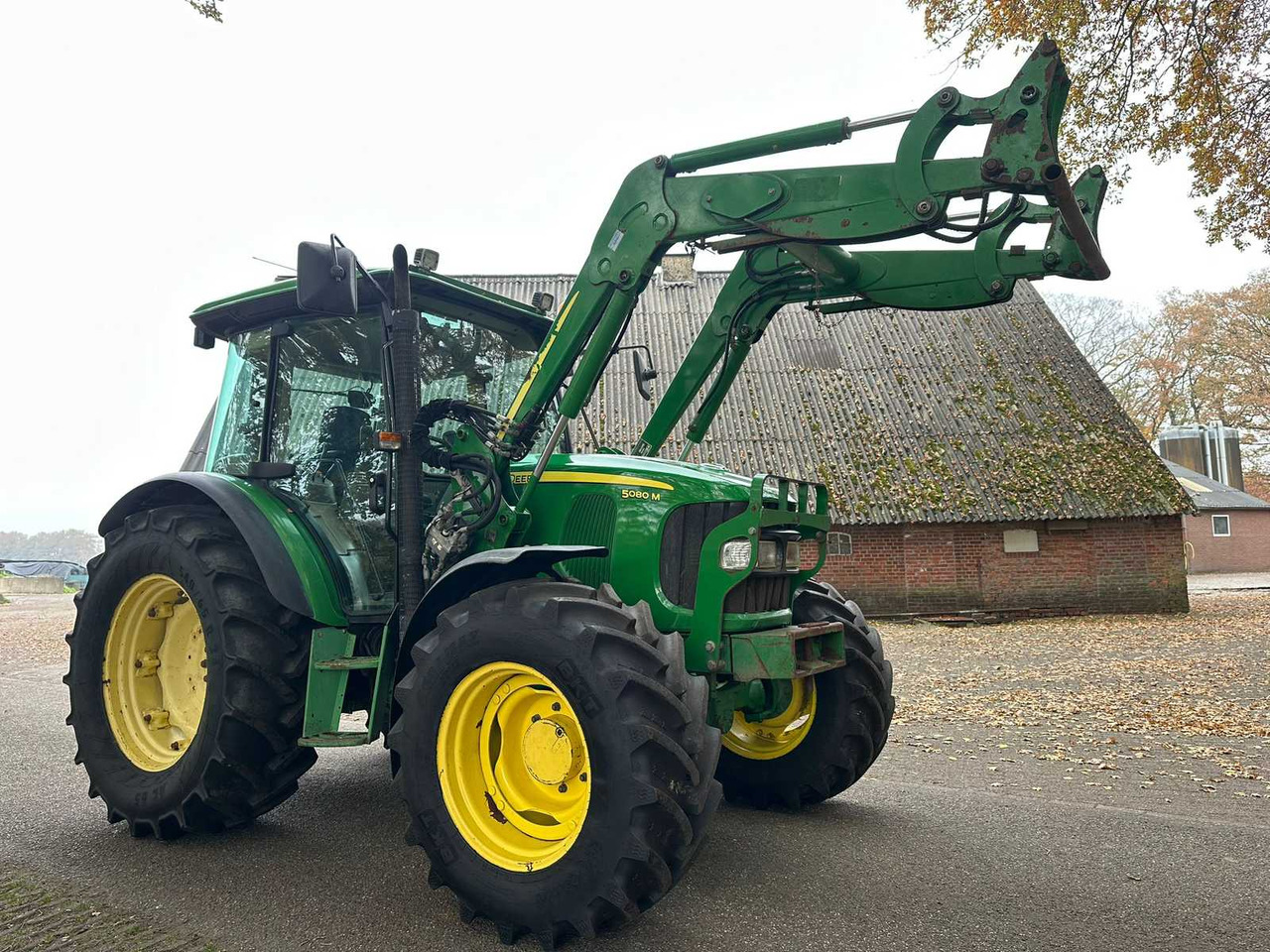 2011 JOHN DEERE 5080M FOUR WHEEL DRIVE FARM TRACTOR - Traktor: 3 kép. 2011 JOHN DEERE 5080M FOUR WHEEL DRIVE FARM TRACTOR - Traktor: 3 kép.