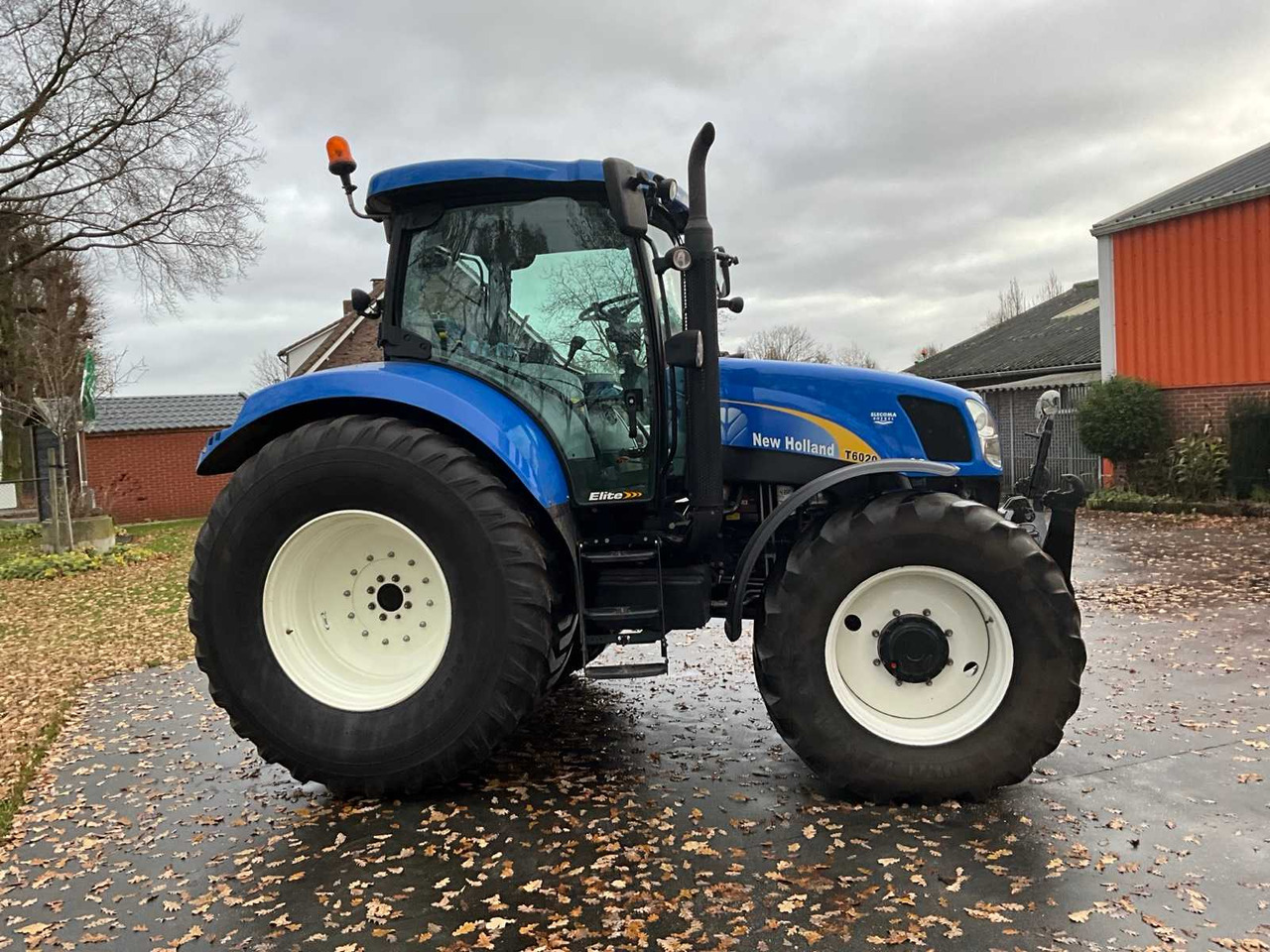 2011 NEW HOLLAND T6020 ELITE FOUR WHEEL DRIVE FARM TRACTOR - Traktor: 4 kép. 2011 NEW HOLLAND T6020 ELITE FOUR WHEEL DRIVE FARM TRACTOR - Traktor: 4 kép.