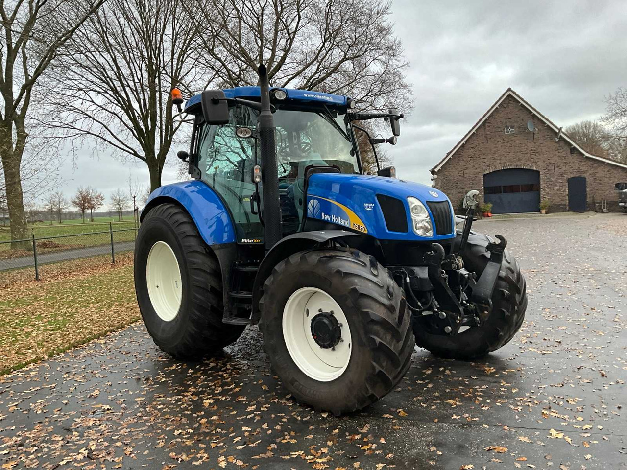 2011 NEW HOLLAND T6020 ELITE FOUR WHEEL DRIVE FARM TRACTOR - Traktor: 3 kép. 2011 NEW HOLLAND T6020 ELITE FOUR WHEEL DRIVE FARM TRACTOR - Traktor: 3 kép.