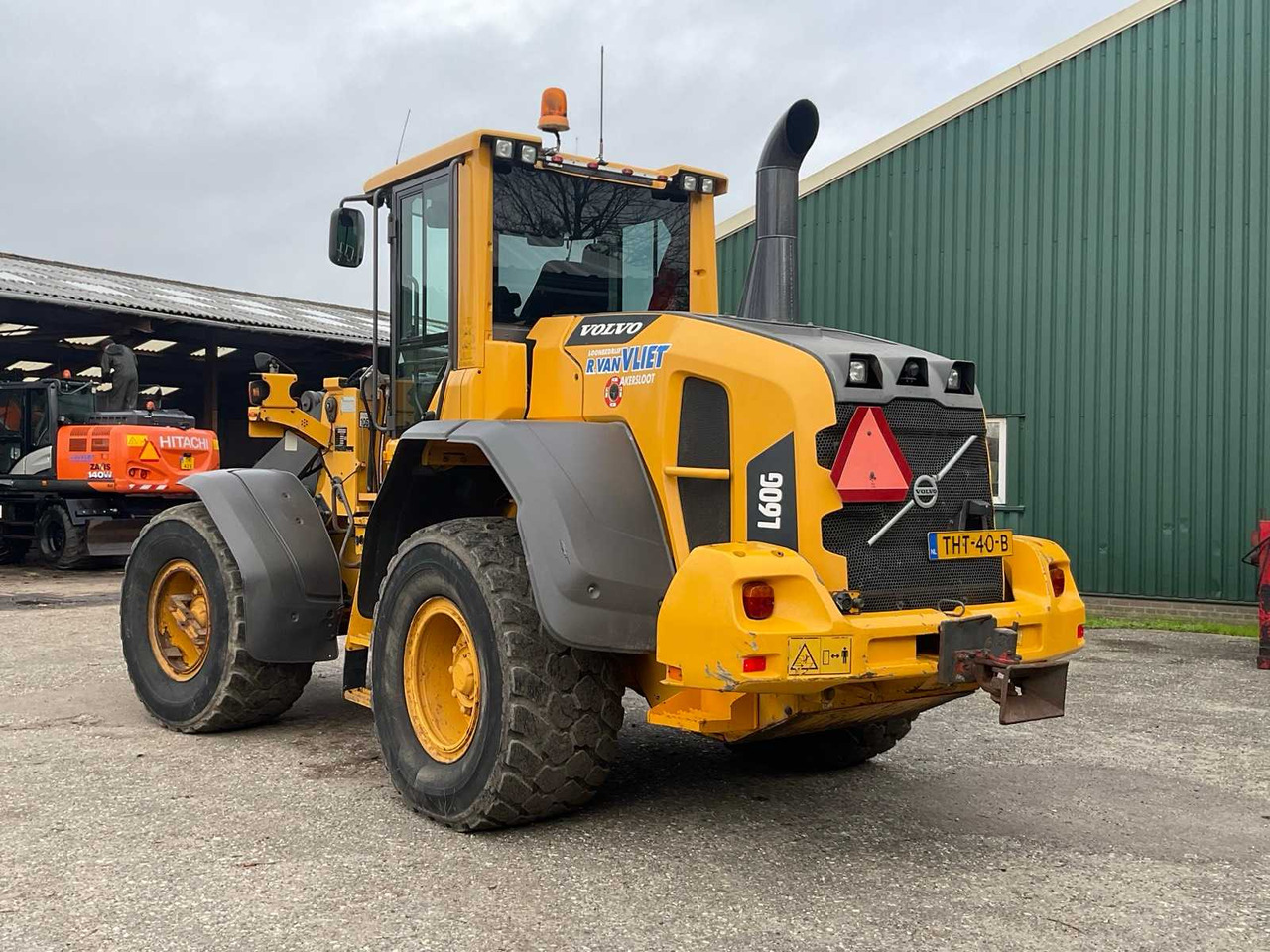 2012 VOLVO L60G SHOVEL - Gumikerekes homlokrakodó: 4 kép. 2012 VOLVO L60G SHOVEL - Gumikerekes homlokrakodó: 4 kép.