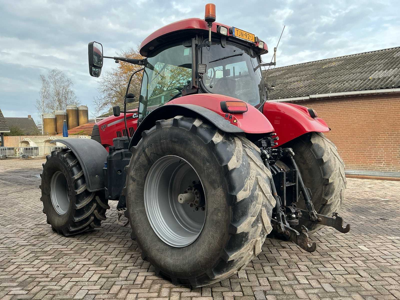 2013 CASE IH CVX 230 FOUR WHEEL DRIVE AGRICULTURAL TRACTROR - Traktor: 3 kép. 2013 CASE IH CVX 230 FOUR WHEEL DRIVE AGRICULTURAL TRACTROR - Traktor: 3 kép.