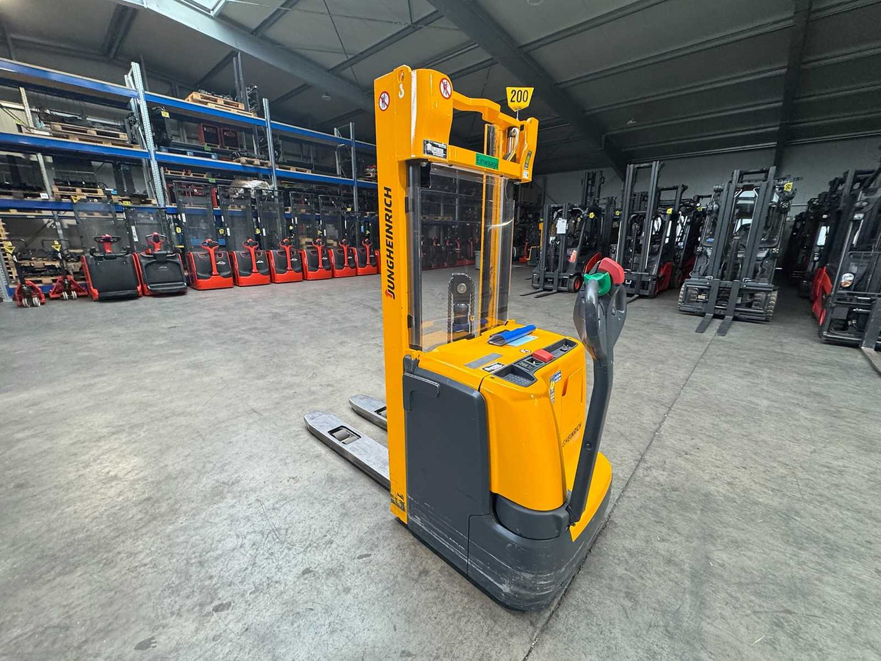 2013 JUNGHEINRICH EJC220 2,000KG STACKER PALLET TRUCK ANT FREE LIFT - Villás targonca: 4 kép. 2013 JUNGHEINRICH EJC220 2,000KG STACKER PALLET TRUCK ANT FREE LIFT - Villás targonca: 4 kép.