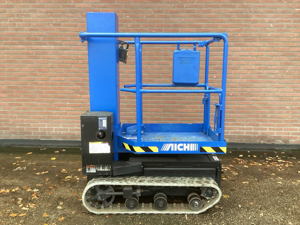 2014 AICHI RM 04 B CRAWLER BOOM LIFT - Emelő: 2 kép. 2014 AICHI RM 04 B CRAWLER BOOM LIFT - Emelő: 2 kép.