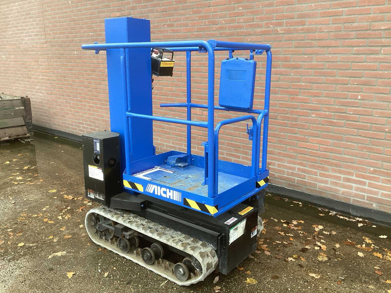 2014 AICHI RM 04 B CRAWLER BOOM LIFT - Emelő: 3 kép. 2014 AICHI RM 04 B CRAWLER BOOM LIFT - Emelő: 3 kép.