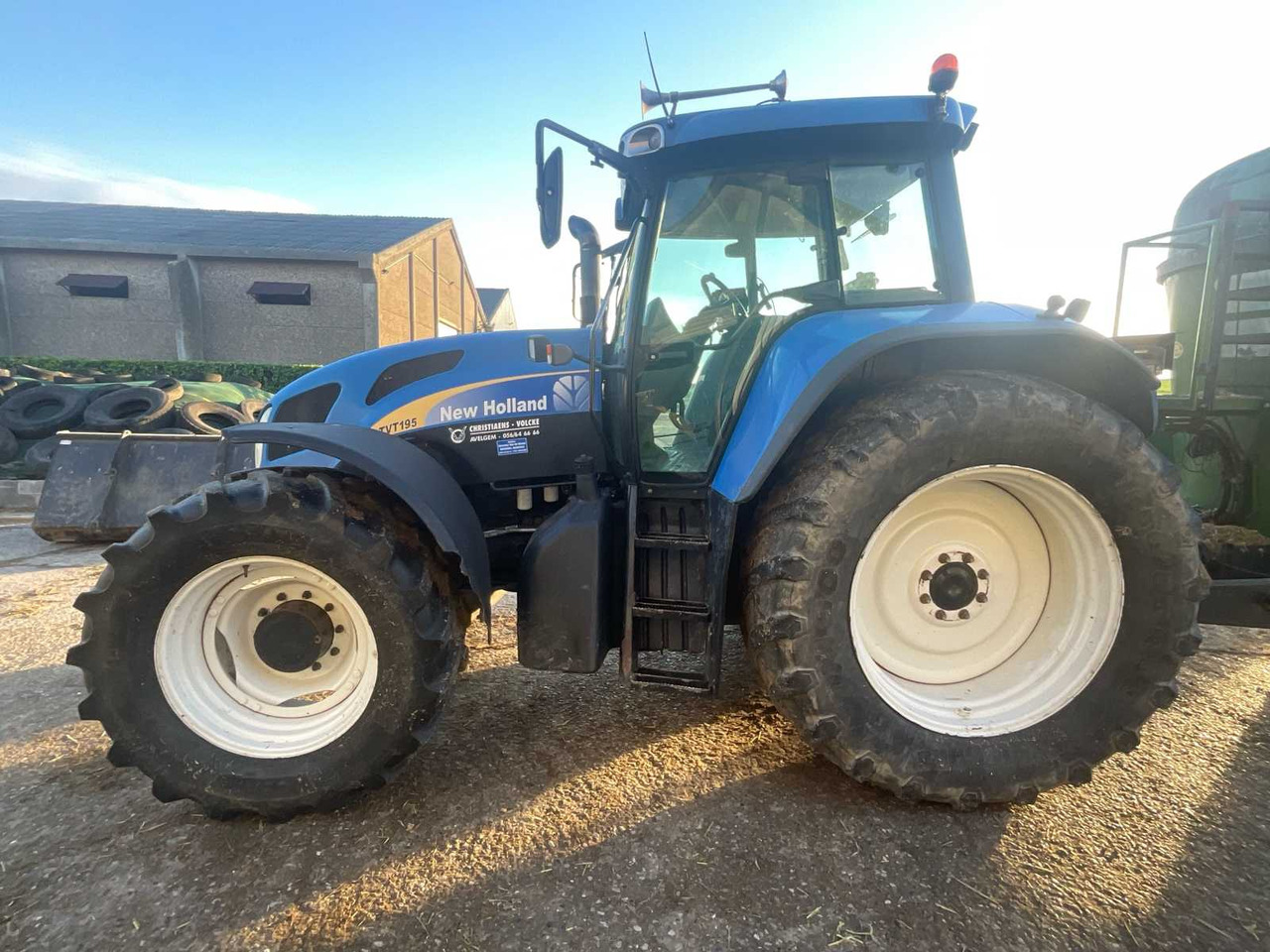 2014 NEW HOLLAND TVT195 4WD AGRICULTURAL TRACTOR 4WD - Traktor: 2 kép. 2014 NEW HOLLAND TVT195 4WD AGRICULTURAL TRACTOR 4WD - Traktor: 2 kép.