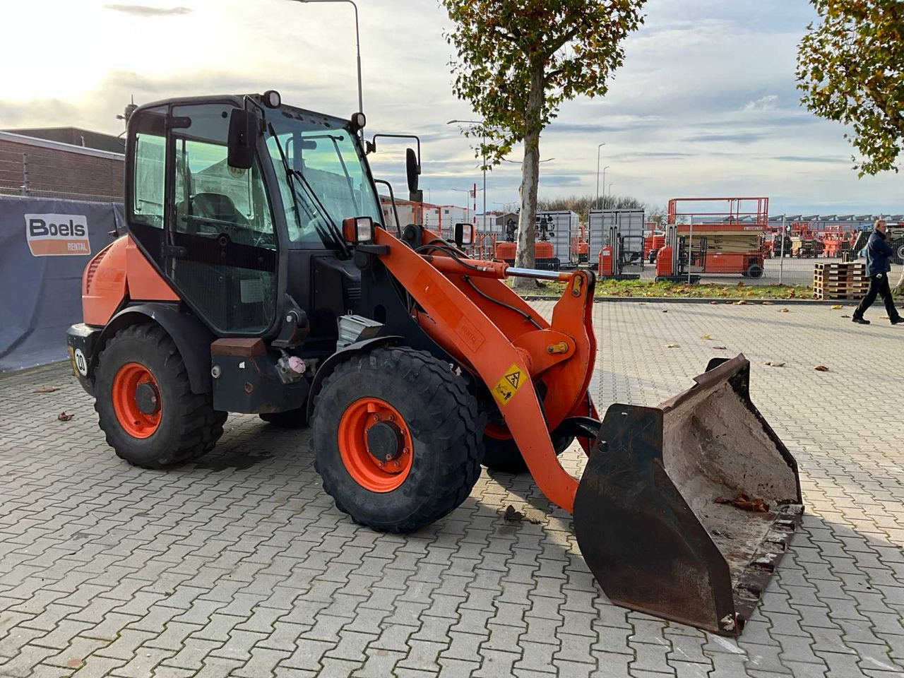 2015 KOMATSU WA-70-7 ARTICULATED WHEEL LOADER 4X4 - Gumikerekes homlokrakodó: 5 kép. 2015 KOMATSU WA-70-7 ARTICULATED WHEEL LOADER 4X4 - Gumikerekes homlokrakodó: 5 kép.