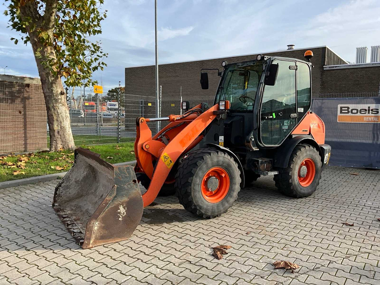 2015 KOMATSU WA-70-7 ARTICULATED WHEEL LOADER 4X4 - Gumikerekes homlokrakodó: 1 kép. 2015 KOMATSU WA-70-7 ARTICULATED WHEEL LOADER 4X4 - Gumikerekes homlokrakodó: 1 kép.