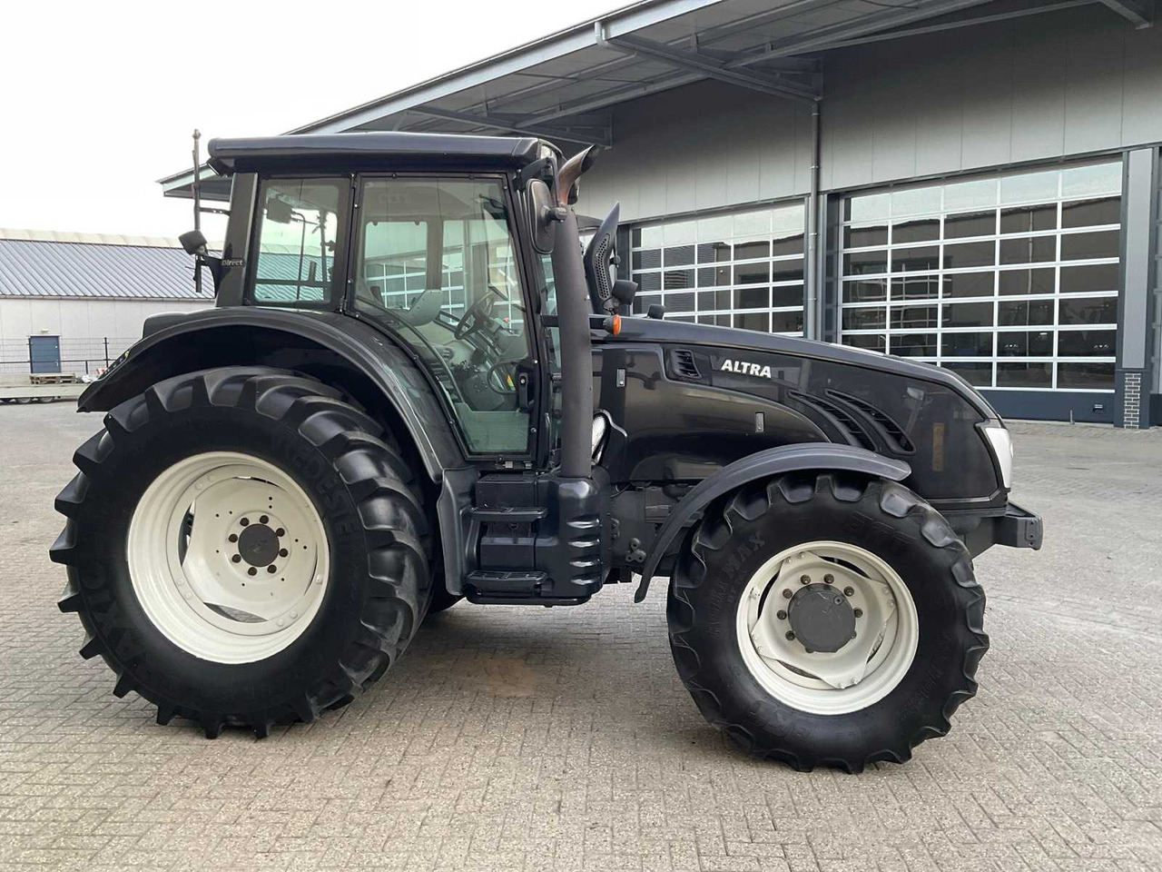 2015 VALTRA T163E DIRECT ALL-WHEEL DRIVE FARM TRACTOR - Traktor: 5 kép. 2015 VALTRA T163E DIRECT ALL-WHEEL DRIVE FARM TRACTOR - Traktor: 5 kép.