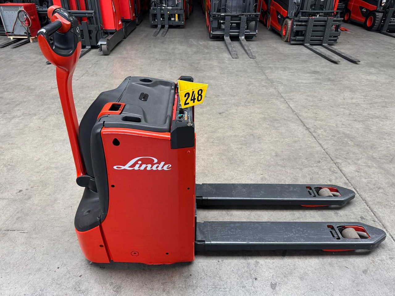 2016 LINDE T16L PALLET TRUCK ANT STACKER INITIAL STROKE 3,247 HOURS - Villás targonca: 2 kép. 2016 LINDE T16L PALLET TRUCK ANT STACKER INITIAL STROKE 3,247 HOURS - Villás targonca: 2 kép.