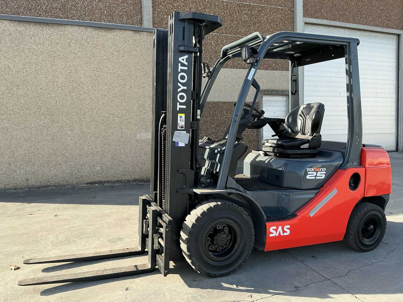 2016 TOYOTA 06-8FD25F FORKLIFT - Villás targonca: 1 kép. 2016 TOYOTA 06-8FD25F FORKLIFT - Villás targonca: 1 kép.