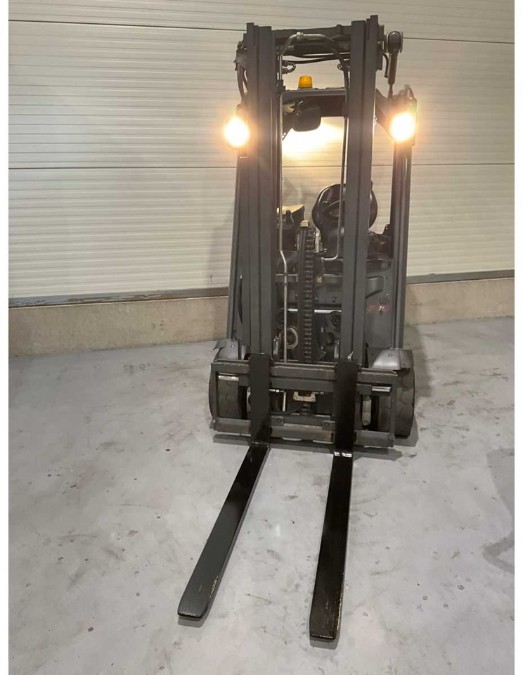 2017 LINDE E18-02 1800KG LI-ION 4171HOUR FORKLIFT - Villás targonca: 5 kép. 2017 LINDE E18-02 1800KG LI-ION 4171HOUR FORKLIFT - Villás targonca: 5 kép.