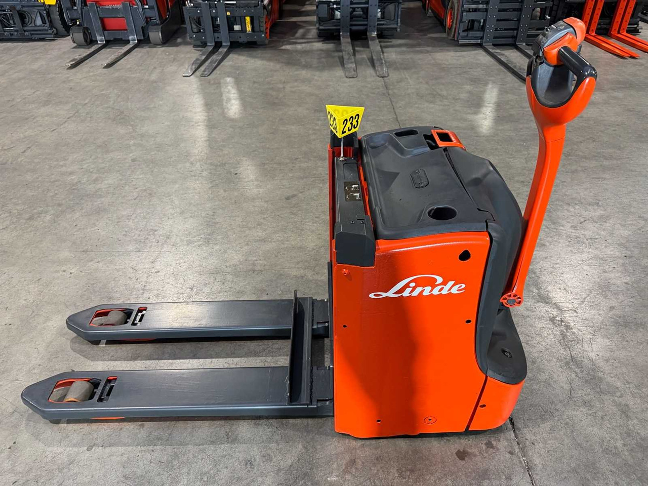 2017 LINDE T16L PALLET TRUCK ANT STACKER INITIAL STROKE 1,446 HOURS - Villás targonca: 2 kép. 2017 LINDE T16L PALLET TRUCK ANT STACKER INITIAL STROKE 1,446 HOURS - Villás targonca: 2 kép.