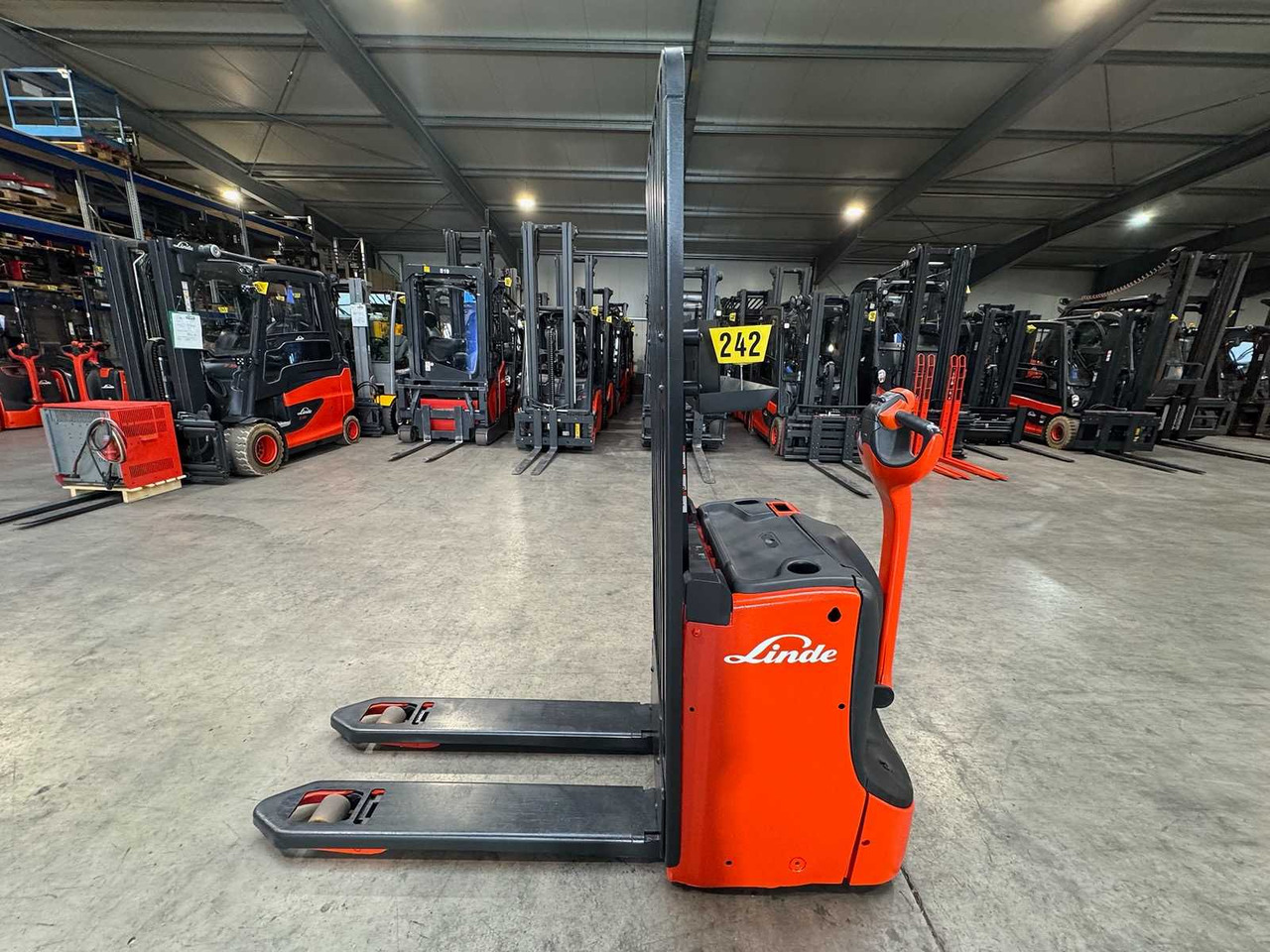 2017 LINDE T16L PALLET TRUCK ANT STACKER INITIAL STROKE 1,677 HOURS - Villás targonca: 2 kép. 2017 LINDE T16L PALLET TRUCK ANT STACKER INITIAL STROKE 1,677 HOURS - Villás targonca: 2 kép.