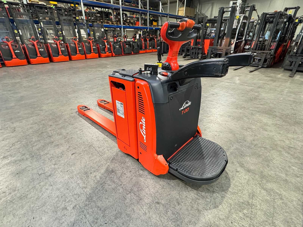 2017 S+UVV 07/2026 LINDE T20AP 2.000KG STACKER ELECTRIC PALLET TRUCK ANT 3.162 HOURS - Villás targonca: 4 kép. 2017 S+UVV 07/2026 LINDE T20AP 2.000KG STACKER ELECTRIC PALLET TRUCK ANT 3.162 HOURS - Villás targonca: 4 kép.