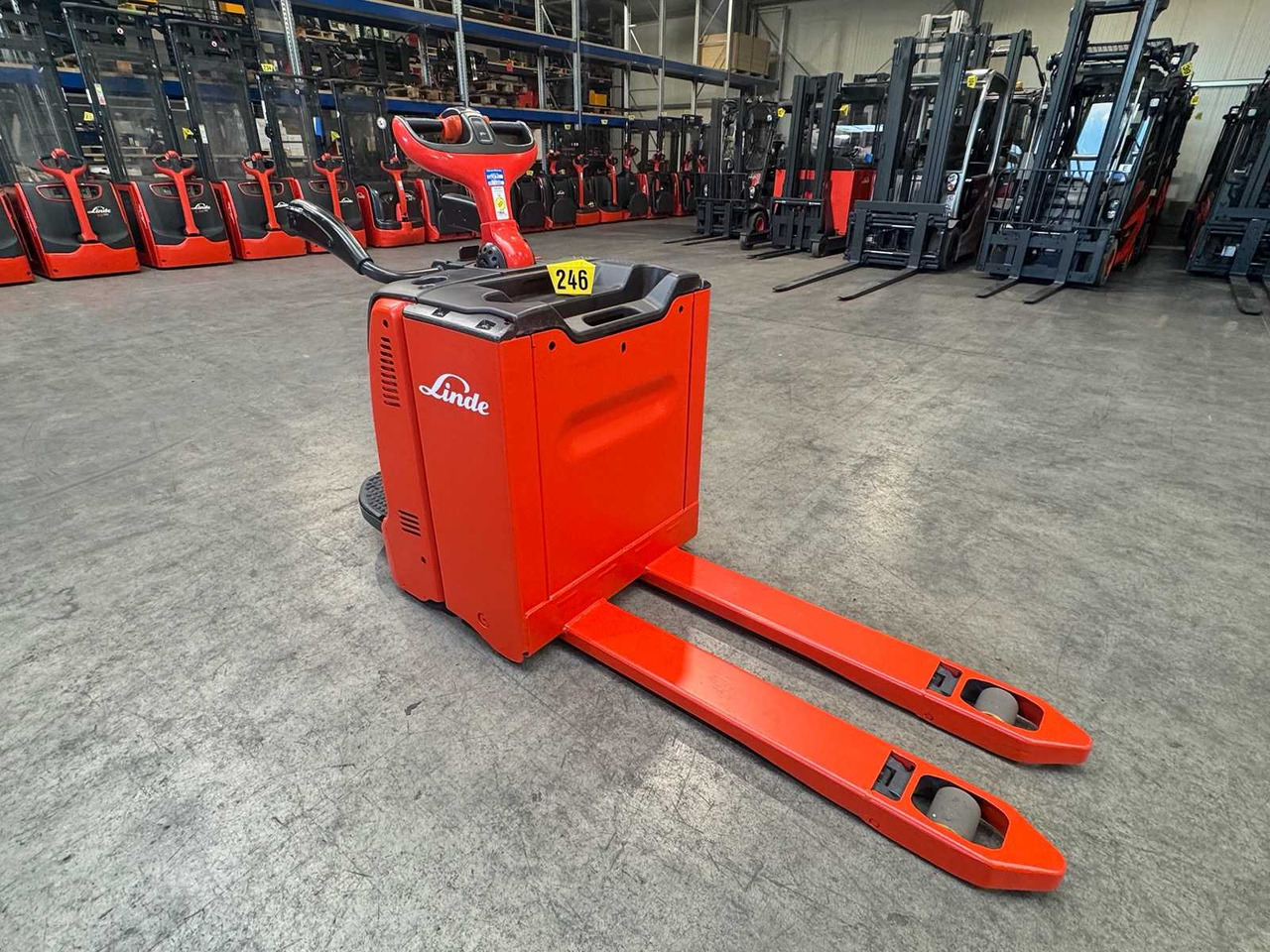 2017 S+UVV 07/2026 LINDE T20AP 2.000KG STACKER ELECTRIC PALLET TRUCK ANT - Villás targonca: 5 kép. 2017 S+UVV 07/2026 LINDE T20AP 2.000KG STACKER ELECTRIC PALLET TRUCK ANT - Villás targonca: 5 kép.