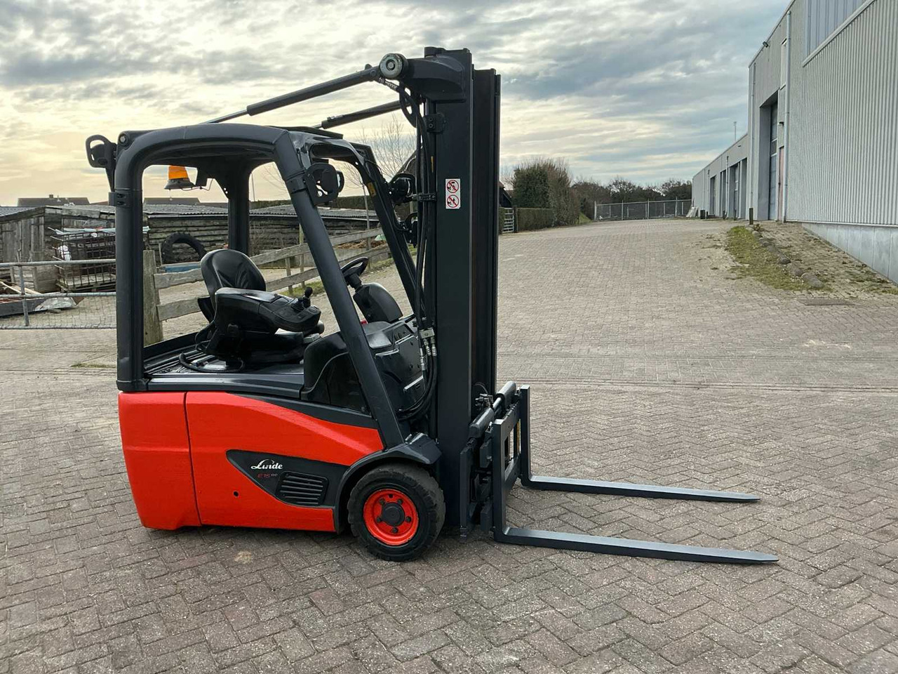 2019 LINDE E15-02 FORKLIFT - Villás targonca: 5 kép. 2019 LINDE E15-02 FORKLIFT - Villás targonca: 5 kép.