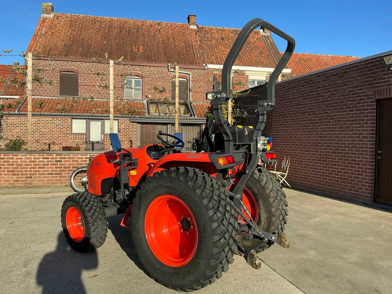 2020 KUBOTA L1361 FOUR WHEEL DRIVE FARM TRACTOR - Traktor: 3 kép. 2020 KUBOTA L1361 FOUR WHEEL DRIVE FARM TRACTOR - Traktor: 3 kép.