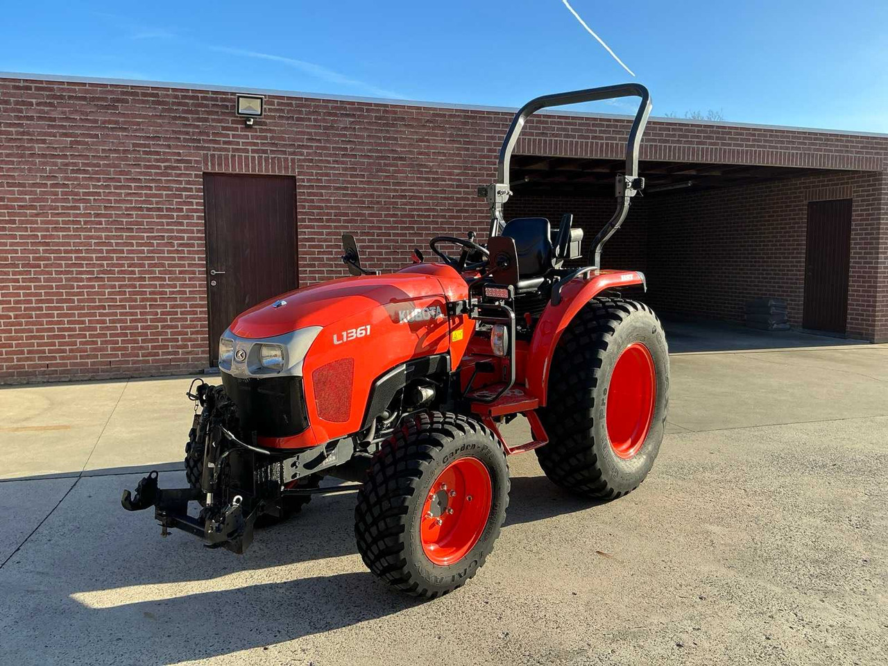 2020 KUBOTA L1361 FOUR WHEEL DRIVE FARM TRACTOR - Traktor: 1 kép. 2020 KUBOTA L1361 FOUR WHEEL DRIVE FARM TRACTOR - Traktor: 1 kép.