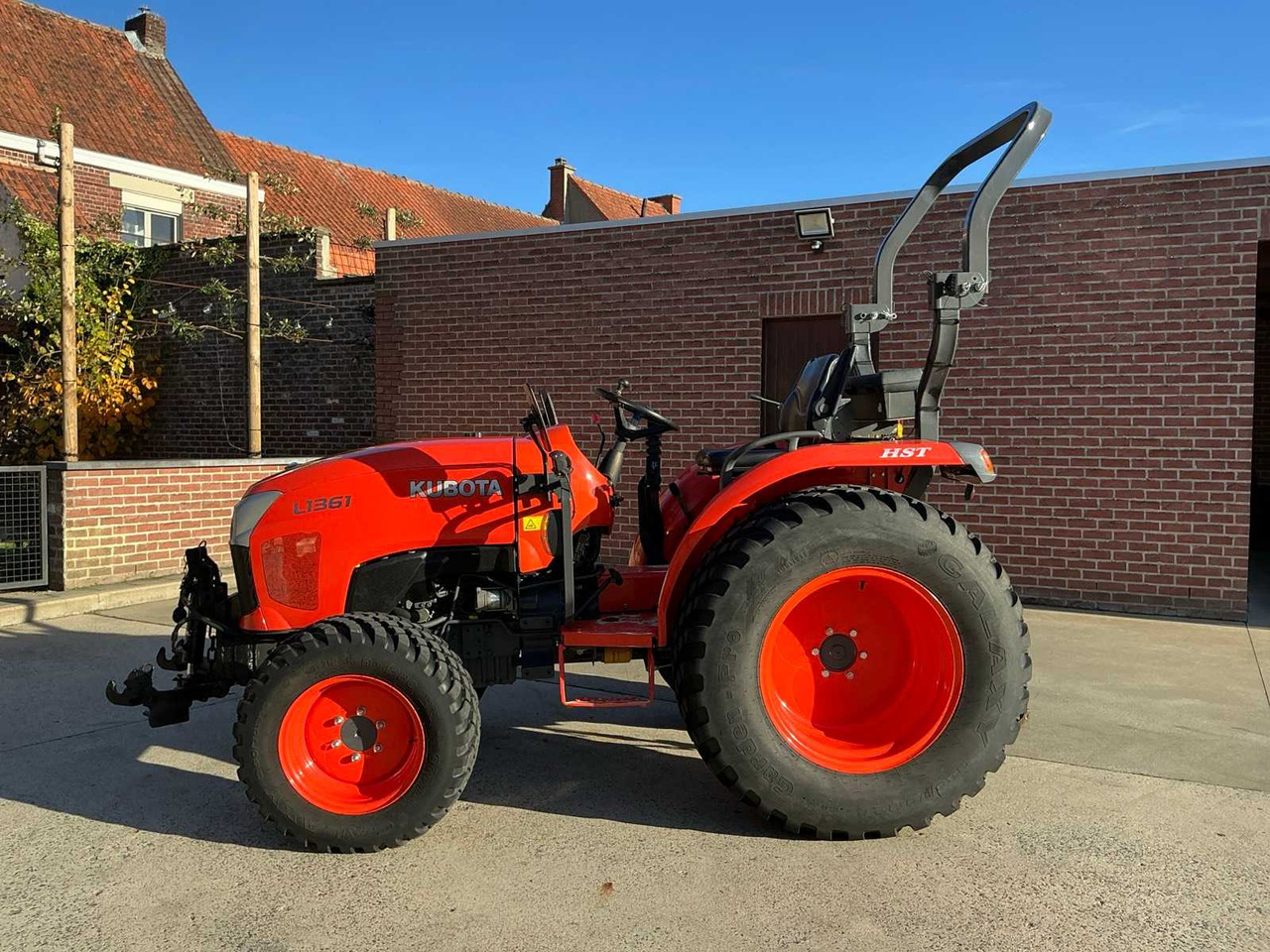 2020 KUBOTA L1361 FOUR WHEEL DRIVE FARM TRACTOR - Traktor: 2 kép. 2020 KUBOTA L1361 FOUR WHEEL DRIVE FARM TRACTOR - Traktor: 2 kép.