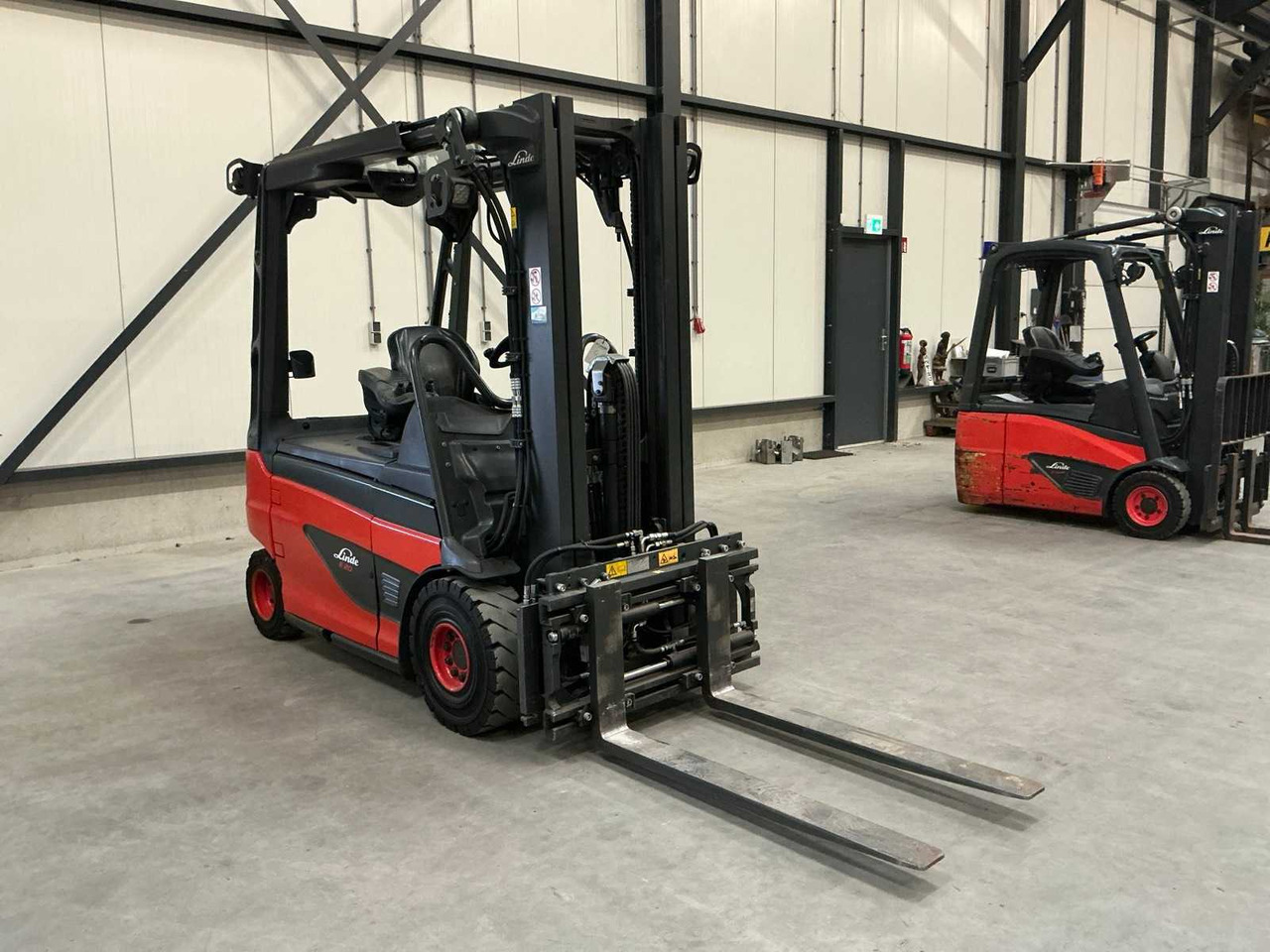 2020 LINDE E20 ROADSTER FORKLIFT TRUCK - Villás targonca: 4 kép. 2020 LINDE E20 ROADSTER FORKLIFT TRUCK - Villás targonca: 4 kép.
