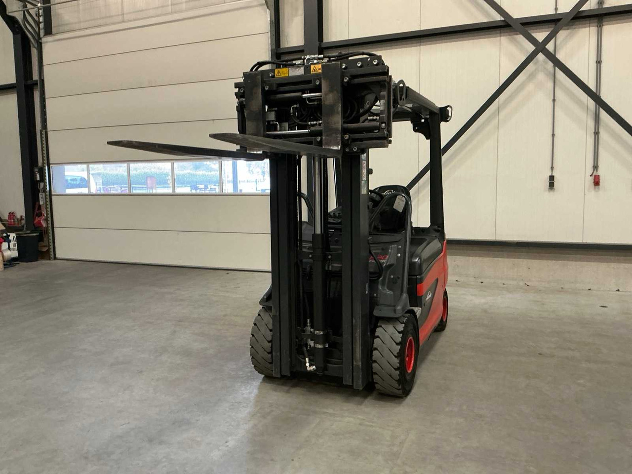 2020 LINDE E20 ROADSTER FORKLIFT TRUCK - Villás targonca: 2 kép. 2020 LINDE E20 ROADSTER FORKLIFT TRUCK - Villás targonca: 2 kép.