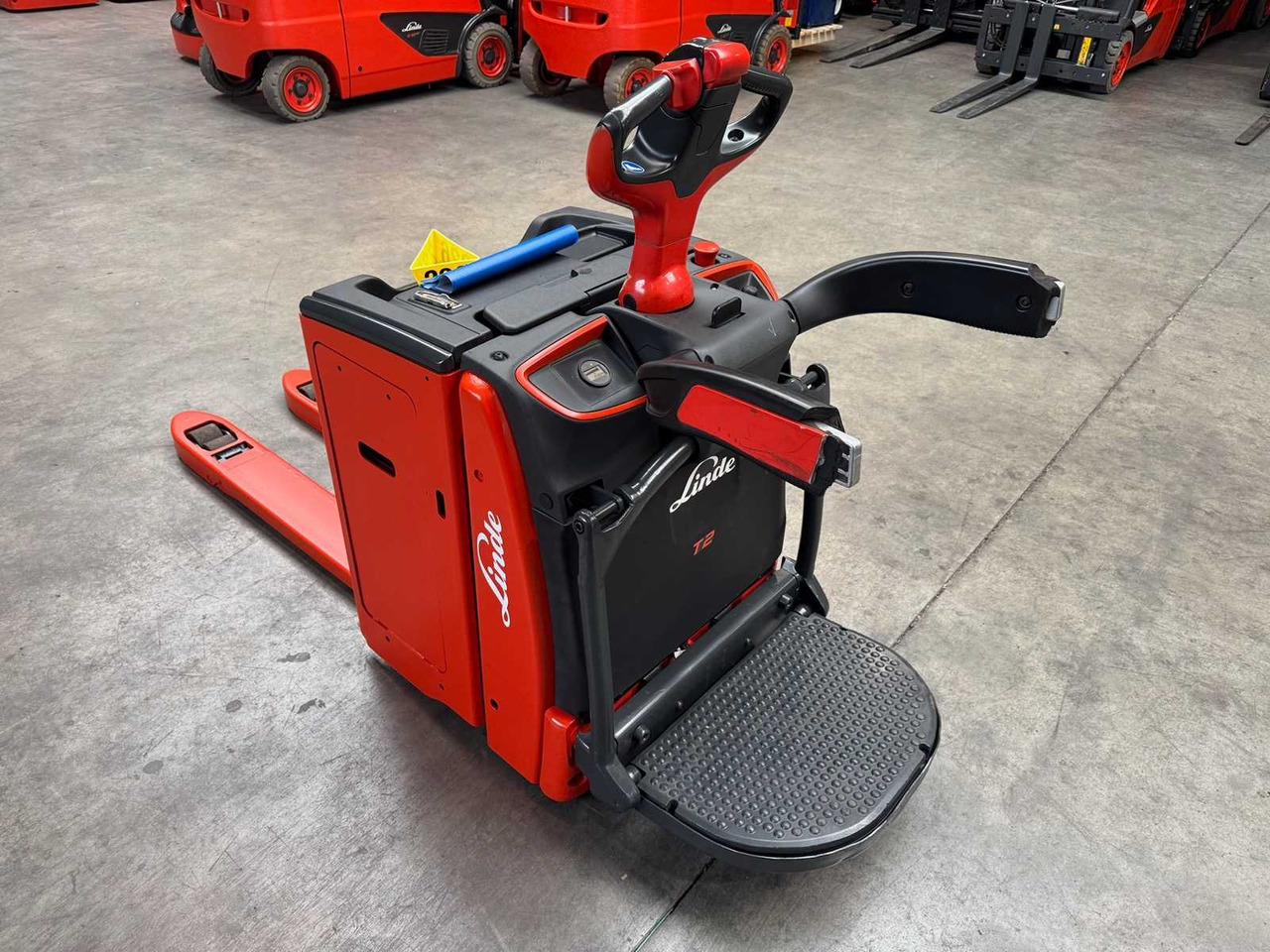 2020 SERVICE + UVV 10/2026 LINDE T20AP 2,000KG PALLET TRUCK ANT STACKER PLATFORM T20 AP 2,536 HOURS - Villás targonca: 5 kép. 2020 SERVICE + UVV 10/2026 LINDE T20AP 2,000KG PALLET TRUCK ANT STACKER PLATFORM T20 AP 2,536 HOURS - Villás targonca: 5 kép.