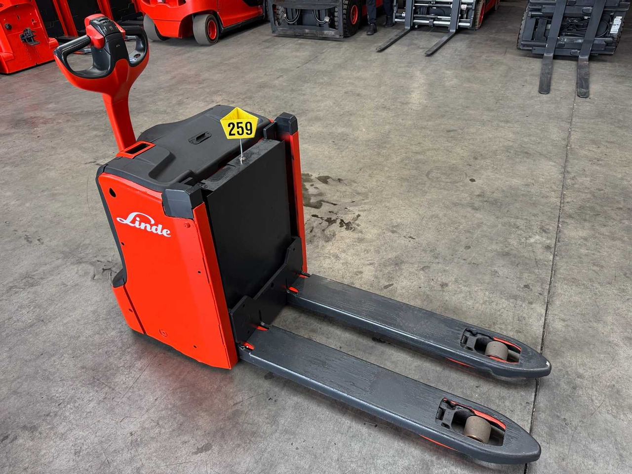 2021 LINDE T16L PALLET TRUCK ANT STACKER INITIAL STROKE 1,675 HOURS - Villás targonca: 4 kép. 2021 LINDE T16L PALLET TRUCK ANT STACKER INITIAL STROKE 1,675 HOURS - Villás targonca: 4 kép.