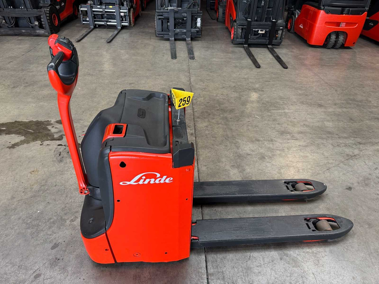 2021 LINDE T16L PALLET TRUCK ANT STACKER INITIAL STROKE 1,675 HOURS - Villás targonca: 5 kép. 2021 LINDE T16L PALLET TRUCK ANT STACKER INITIAL STROKE 1,675 HOURS - Villás targonca: 5 kép.