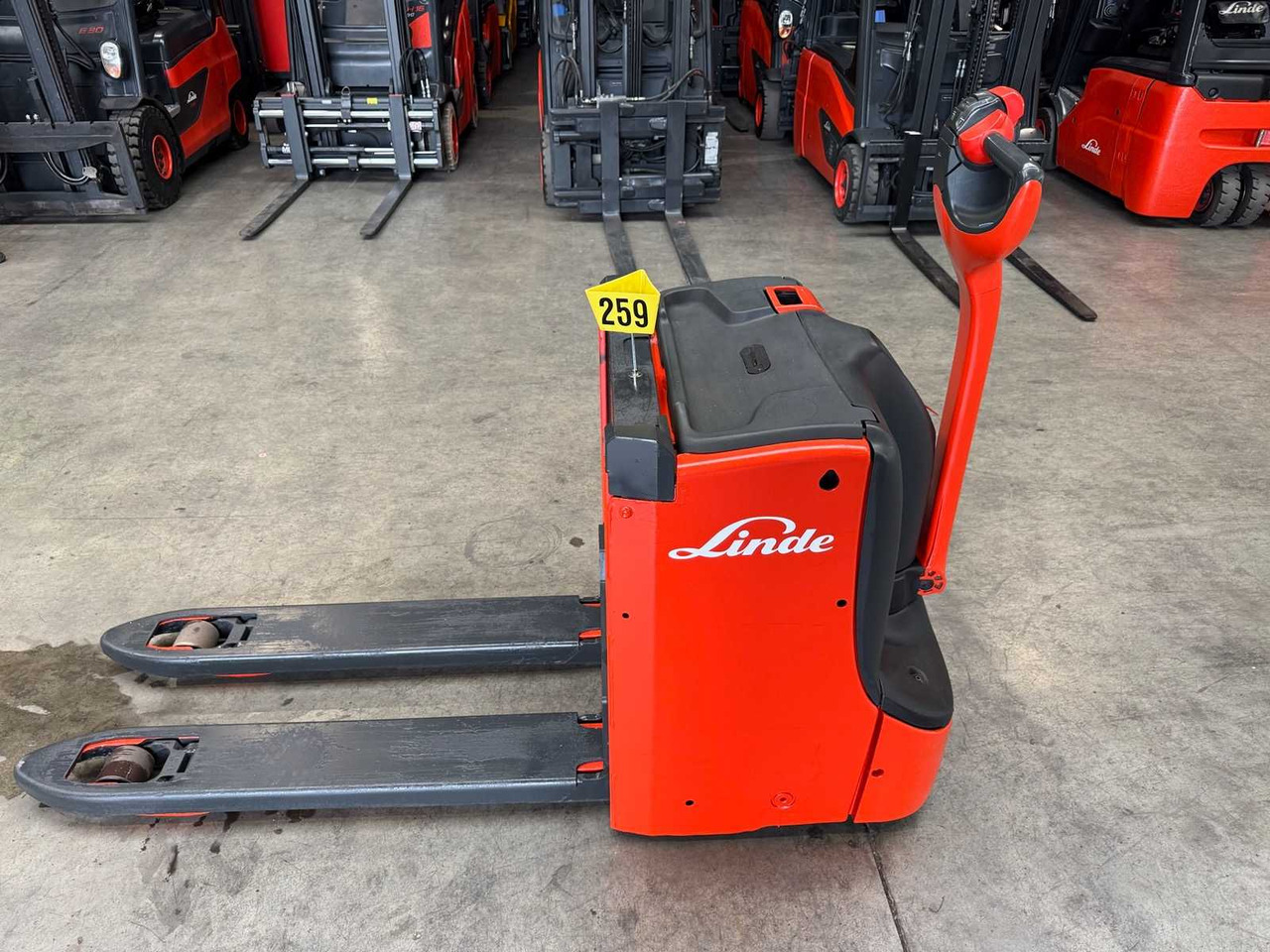 2021 LINDE T16L PALLET TRUCK ANT STACKER INITIAL STROKE 1,675 HOURS - Villás targonca: 2 kép. 2021 LINDE T16L PALLET TRUCK ANT STACKER INITIAL STROKE 1,675 HOURS - Villás targonca: 2 kép.