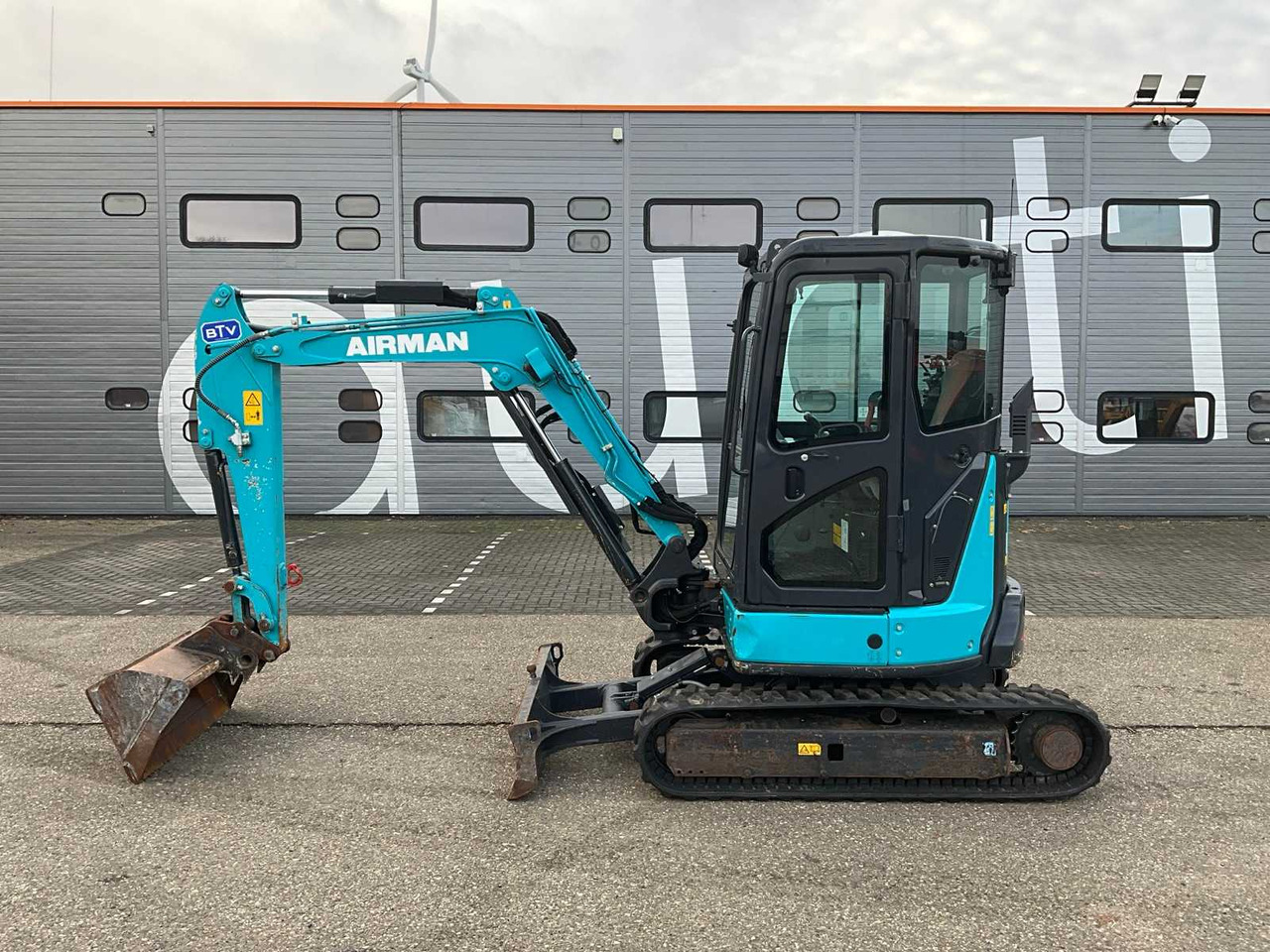 2023 AIRMAN AX33U-7 MIDI EXCAVATOR - Kotrógép: 2 kép. 2023 AIRMAN AX33U-7 MIDI EXCAVATOR - Kotrógép: 2 kép.