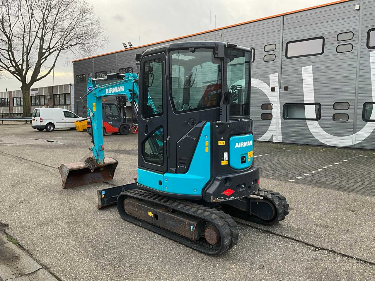 2023 AIRMAN AX33U-7 MIDI EXCAVATOR - Kotrógép: 3 kép. 2023 AIRMAN AX33U-7 MIDI EXCAVATOR - Kotrógép: 3 kép.