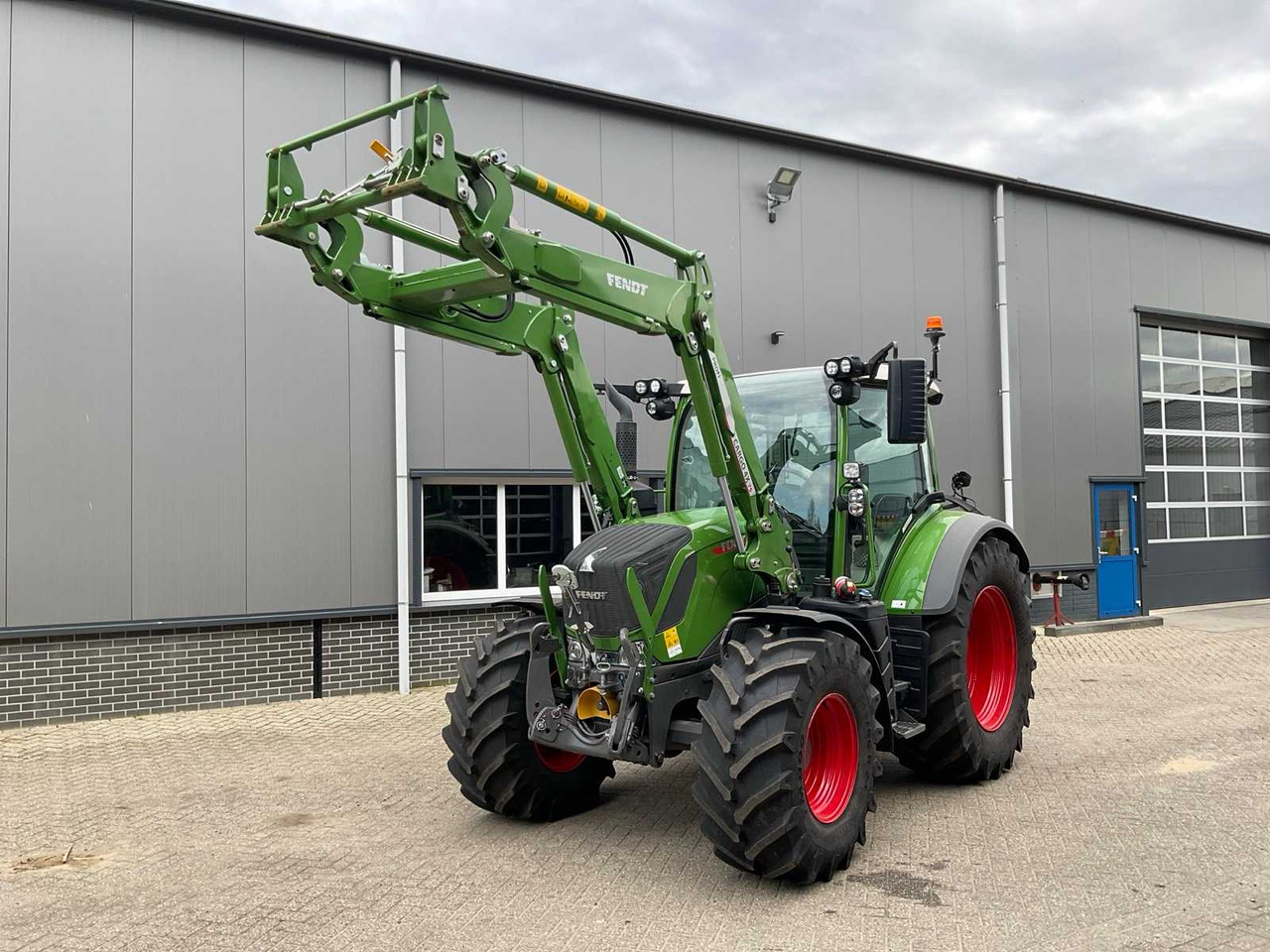 2023 FENDT 314 VARIO PROFI+ ALL-WHEEL DRIVE FARM TRACTOR - Traktor: 3 kép. 2023 FENDT 314 VARIO PROFI+ ALL-WHEEL DRIVE FARM TRACTOR - Traktor: 3 kép.
