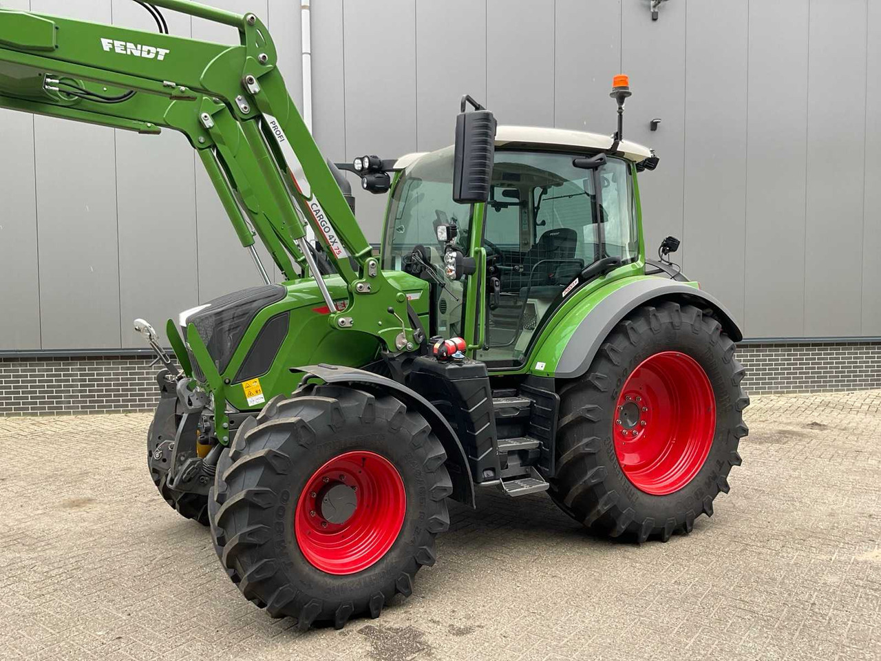 2023 FENDT 314 VARIO PROFI+ ALL-WHEEL DRIVE FARM TRACTOR - Traktor: 2 kép. 2023 FENDT 314 VARIO PROFI+ ALL-WHEEL DRIVE FARM TRACTOR - Traktor: 2 kép.