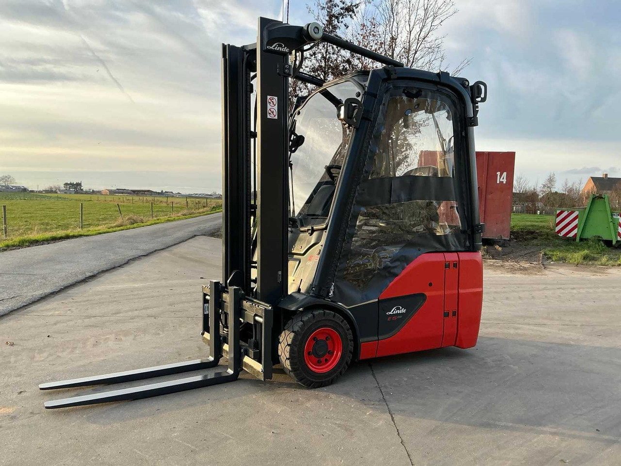 2023 LINDE E15-02 FORKLIFT - Villás targonca: 1 kép. 2023 LINDE E15-02 FORKLIFT - Villás targonca: 1 kép.