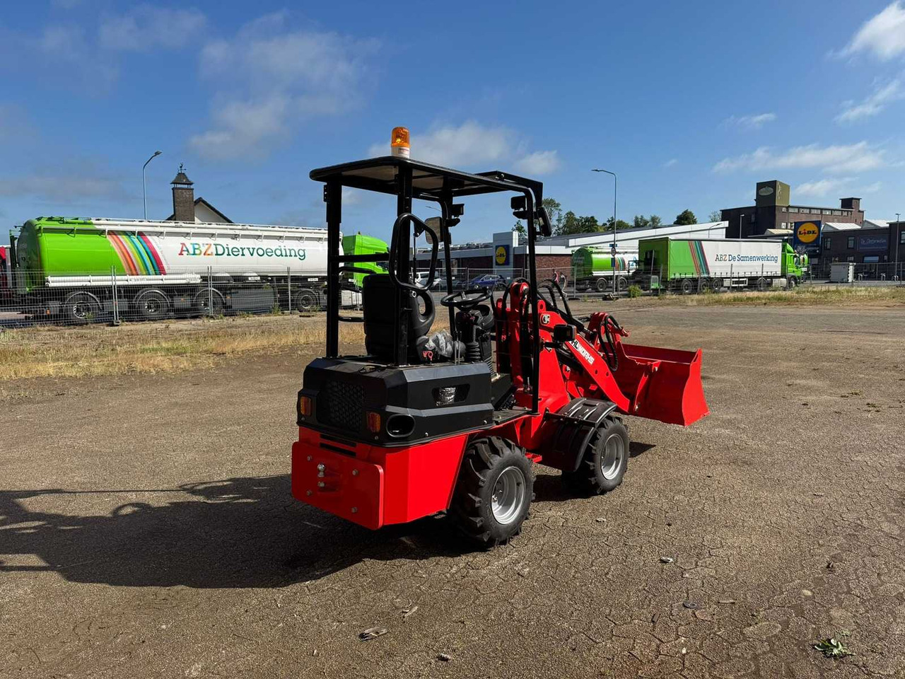 2024 STAHLWORKS R906 SHOVEL - Gumikerekes homlokrakodó: 3 kép. 2024 STAHLWORKS R906 SHOVEL - Gumikerekes homlokrakodó: 3 kép.