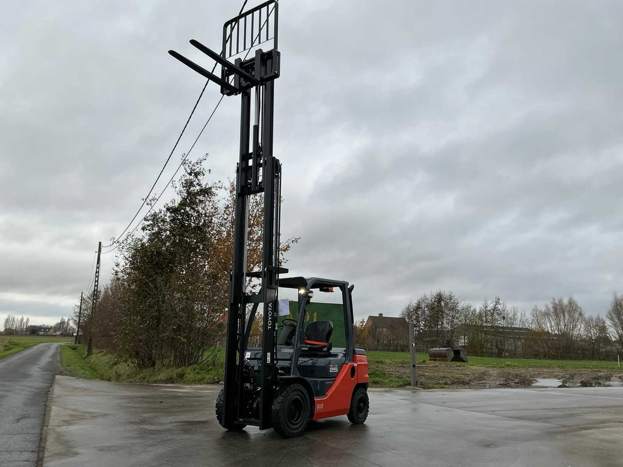 2024 TOYOTA 52-8FDF25 FORKLIFT - Villás targonca: 2 kép. 2024 TOYOTA 52-8FDF25 FORKLIFT - Villás targonca: 2 kép.