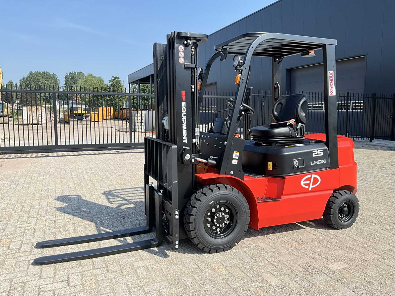2025 EP EFL 252 XS FORKLIFT - Villás targonca: 2 kép. 2025 EP EFL 252 XS FORKLIFT - Villás targonca: 2 kép.