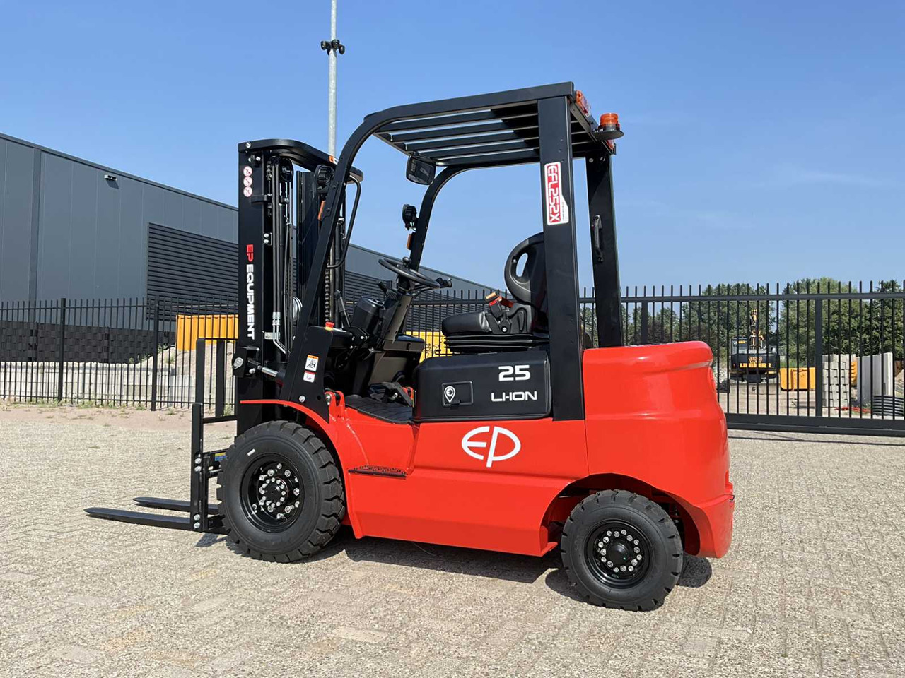 2025 EP EFL 252 XS FORKLIFT - Villás targonca: 3 kép. 2025 EP EFL 252 XS FORKLIFT - Villás targonca: 3 kép.