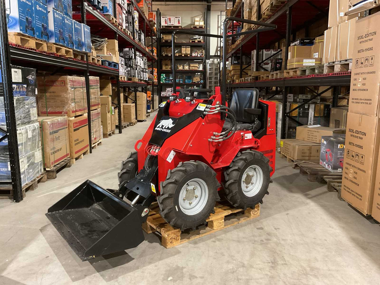 2025 RHINO-CROSS SSL480 SHOVEL - Gumikerekes homlokrakodó: 1 kép. 2025 RHINO-CROSS SSL480 SHOVEL - Gumikerekes homlokrakodó: 1 kép.