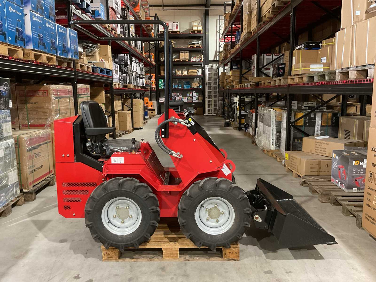 2025 RHINO-CROSS SSL480 SHOVEL - Gumikerekes homlokrakodó: 3 kép. 2025 RHINO-CROSS SSL480 SHOVEL - Gumikerekes homlokrakodó: 3 kép.