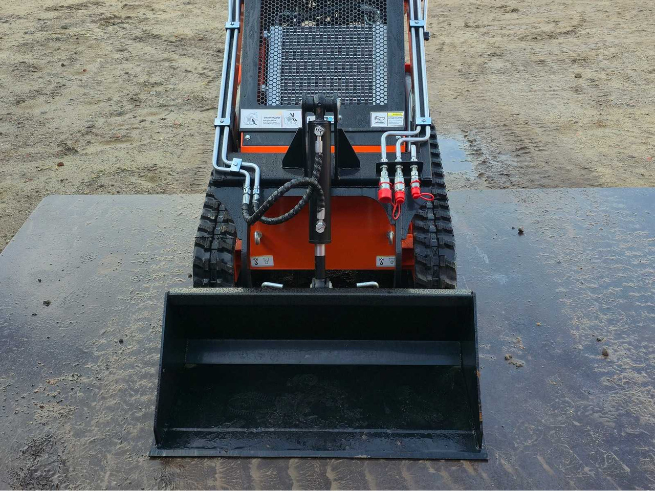 2025 - SDLOOL - 36C - ORANGE - SHOVEL - Gumikerekes homlokrakodó: 4 kép. 2025 - SDLOOL - 36C - ORANGE - SHOVEL - Gumikerekes homlokrakodó: 4 kép.