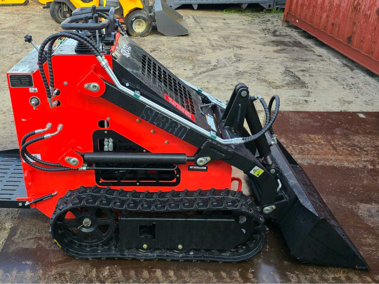 2025 - SDLOOL - SL380 - RED - SHOVEL - Gumikerekes homlokrakodó: 5 kép. 2025 - SDLOOL - SL380 - RED - SHOVEL - Gumikerekes homlokrakodó: 5 kép.