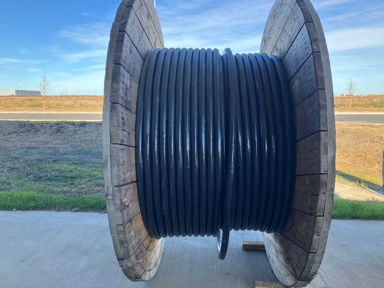 405 m – 4x150 SM/70 ECA cable for equipment power supply (3,621 kg) - Építőipari berendezések: 4 kép. 405 m – 4x150 SM/70 ECA cable for equipment power supply (3,621 kg) - Építőipari berendezések: 4 kép.