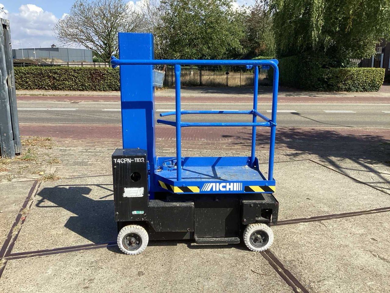 AICHI SV04B - Emelő: 2 kép. AICHI SV04B - Emelő: 2 kép.