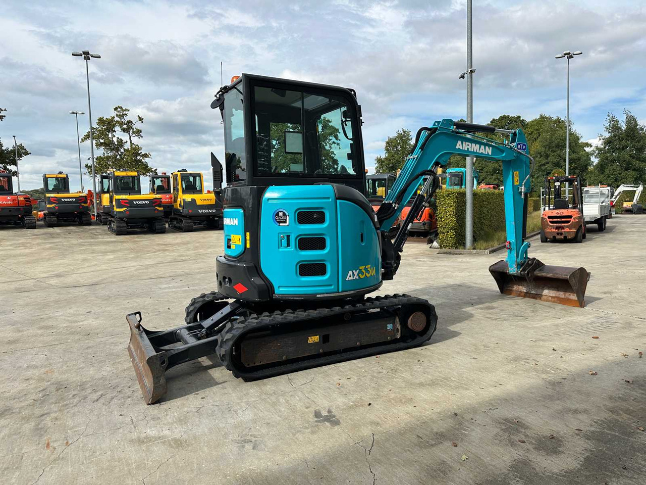 AIRMAN - 2023 - AX33U-7 - MIDI EXCAVATOR - Kotrógép: 4 kép. AIRMAN - 2023 - AX33U-7 - MIDI EXCAVATOR - Kotrógép: 4 kép.