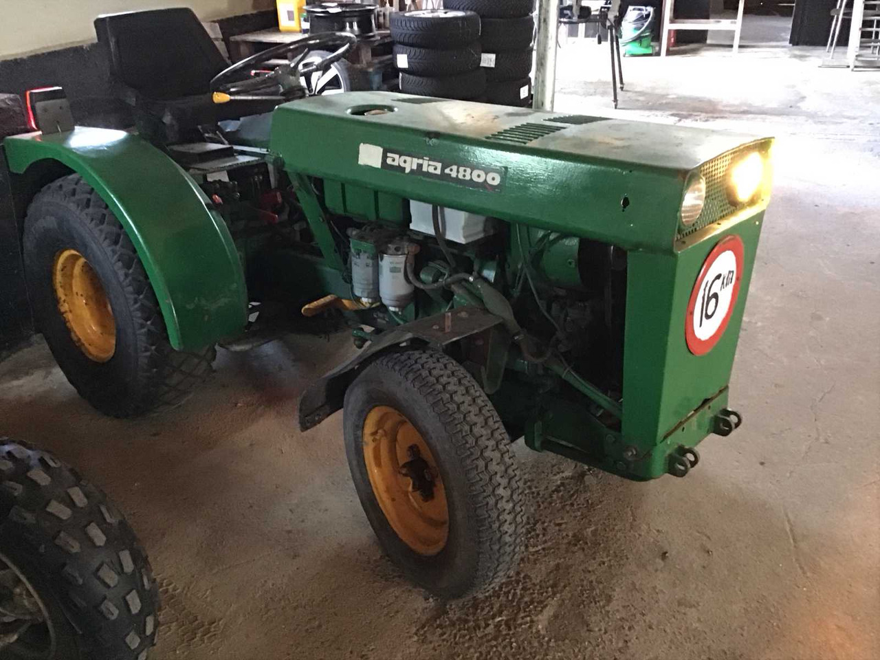 Agria 4800 - Kistraktor: 4 kép. Agria 4800 - Kistraktor: 4 kép.