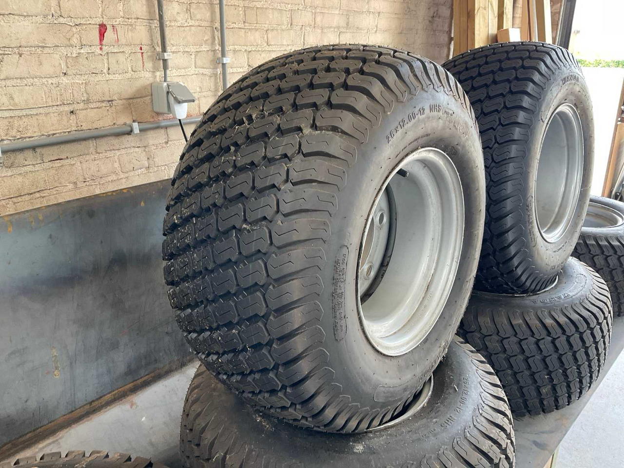 Agricultural wheels (6x) - Gumiabroncsok és felnik - Traktor: 3 kép. Agricultural wheels (6x) - Gumiabroncsok és felnik - Traktor: 3 kép.