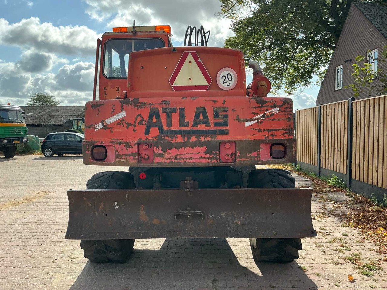 Atlas 1302 - Autódaru: 4 kép. Atlas 1302 - Autódaru: 4 kép.